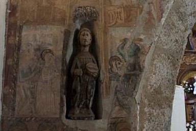 Talla de la Magdalena y pinturas murales del siglo XVI